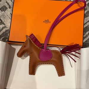 Rodeo MM Bag Charm Gold / Rose Pourpe / Rubis BRAND NEW.